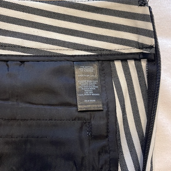 Striped Express Shorts - Picture 4 of 5